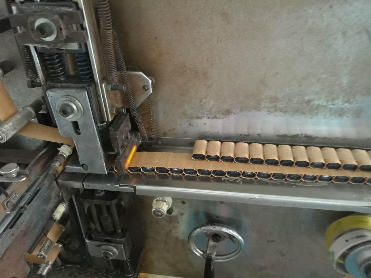 cbb81高壓電容廠-佳名興車間生產(chǎn)設備 cbb81高壓電容廠-佳名興車間生產(chǎn)設備