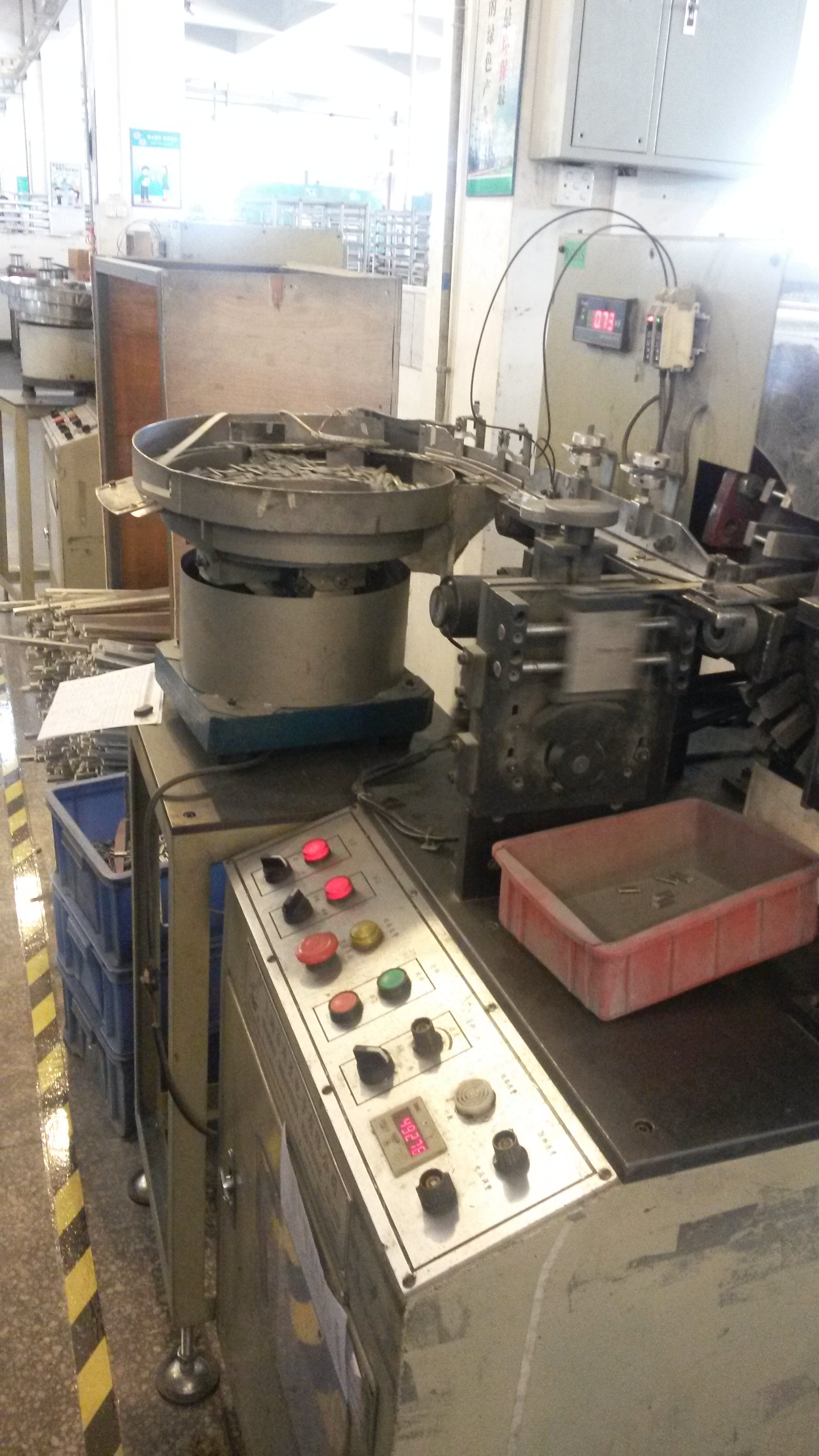 電容工廠車間生產(chǎn)圖 電容工廠車間生產(chǎn)圖